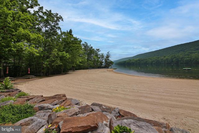 11 BLUE BERRY LN, Nesquehoning, PA 18240