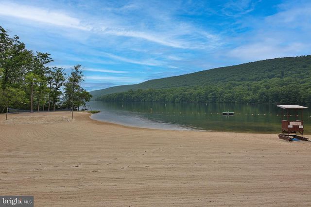 11 BLUE BERRY LN, Nesquehoning, PA 18240