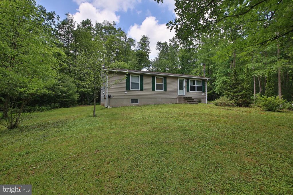 11 BLUE BERRY LN, Nesquehoning, PA 18240