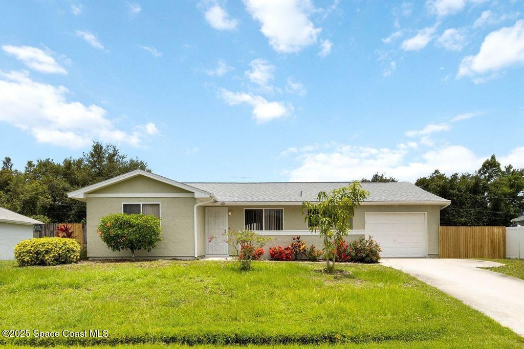 1572 Talavera Street SE, Palm Bay, FL 32909