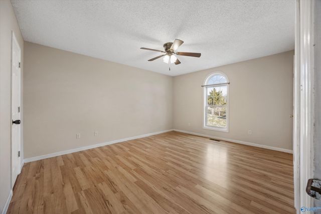 27595 South Road, Athens, AL 35613