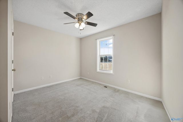 27595 South Road, Athens, AL 35613