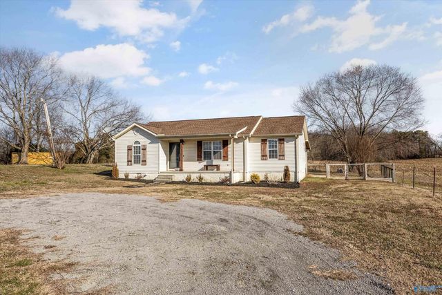 27595 South Road, Athens, AL 35613