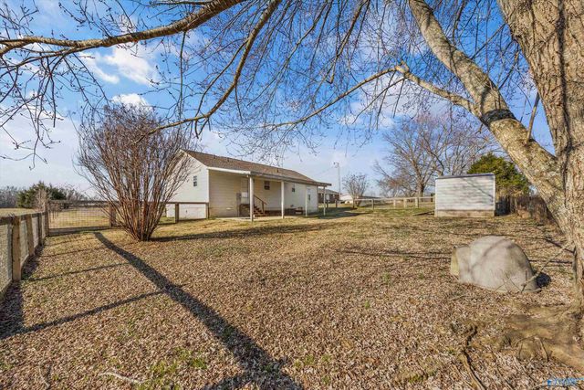 27595 South Road, Athens, AL 35613