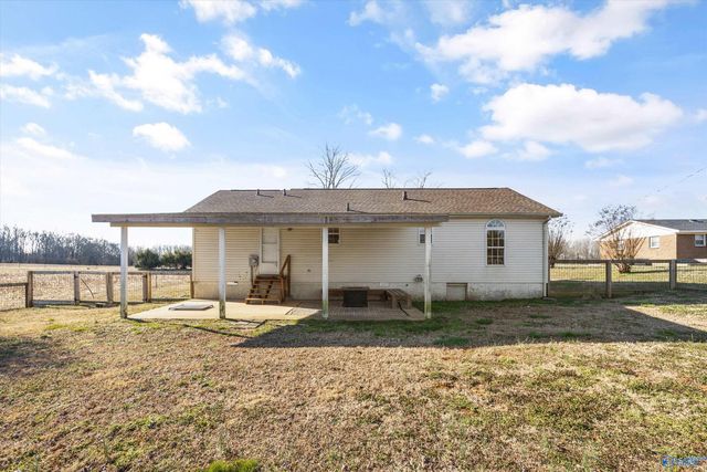 27595 South Road, Athens, AL 35613