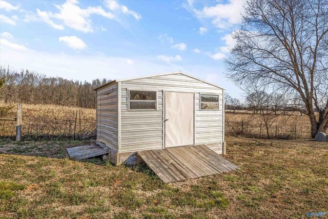 27595 South Road, Athens, AL 35613