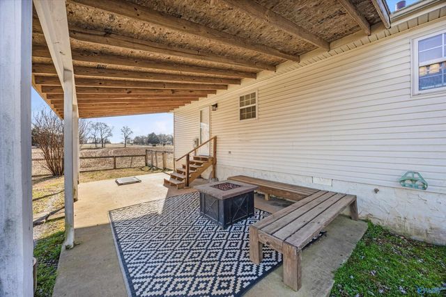 27595 South Road, Athens, AL 35613