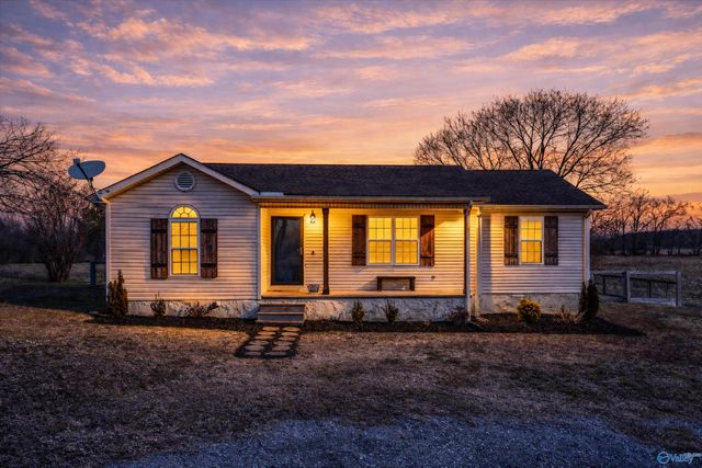 27595 South Road, Athens, AL 35613