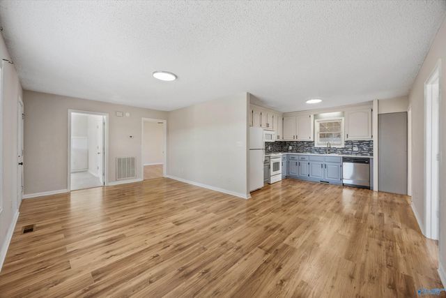 27595 South Road, Athens, AL 35613