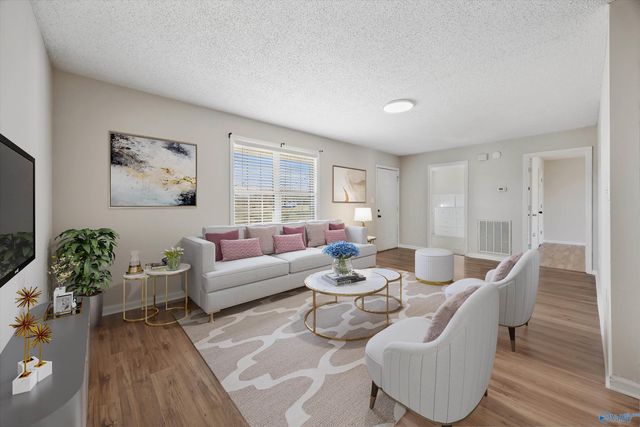 27595 South Road, Athens, AL 35613