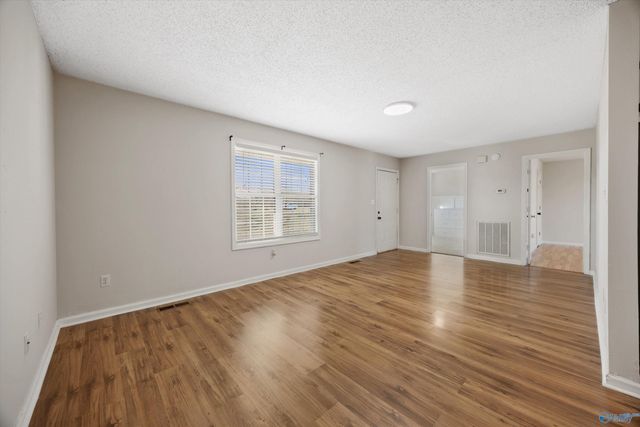 27595 South Road, Athens, AL 35613