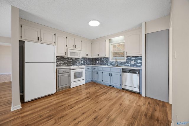 27595 South Road, Athens, AL 35613