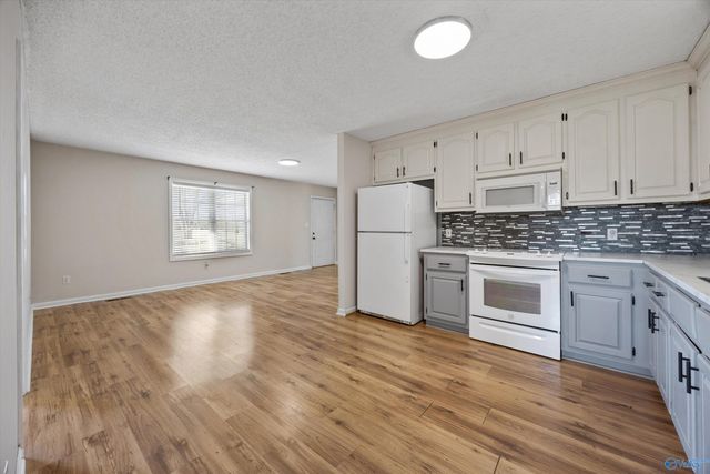 27595 South Road, Athens, AL 35613