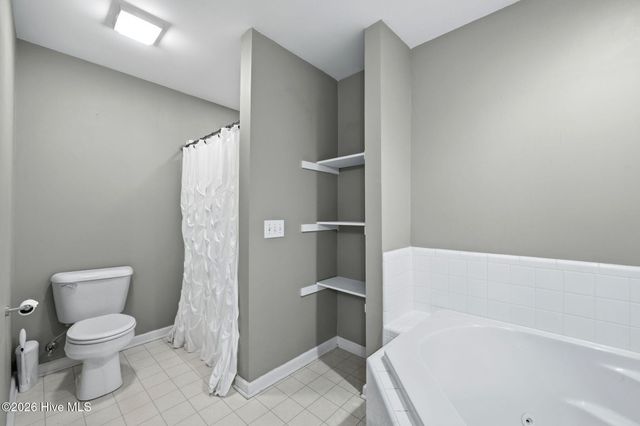 2207 Locksley Woods Drive G, Greenville, NC 27858
