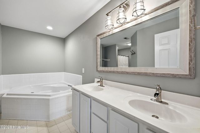 2207 Locksley Woods Drive G, Greenville, NC 27858