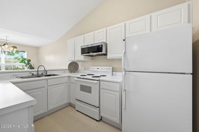 2207 Locksley Woods Drive G, Greenville, NC 27858