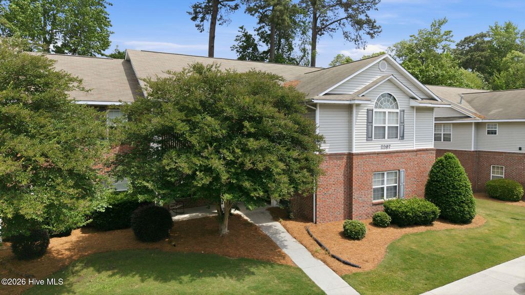2207 Locksley Woods Drive G, Greenville, NC 27858