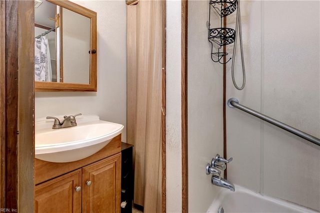806 Pocahontas PL, Hampton, VA 23661
