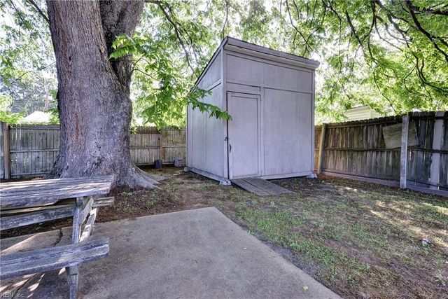 806 Pocahontas PL, Hampton, VA 23661