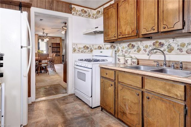 806 Pocahontas PL, Hampton, VA 23661