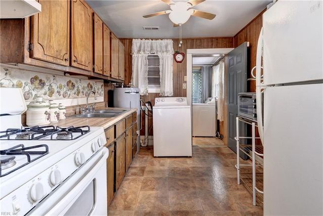 806 Pocahontas PL, Hampton, VA 23661