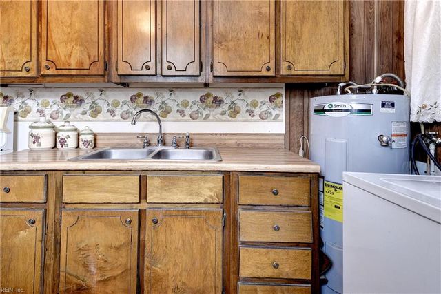 806 Pocahontas PL, Hampton, VA 23661
