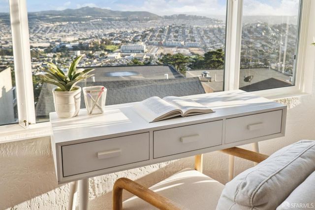 221 Cresta Vista Drive, San Francisco, CA 94127