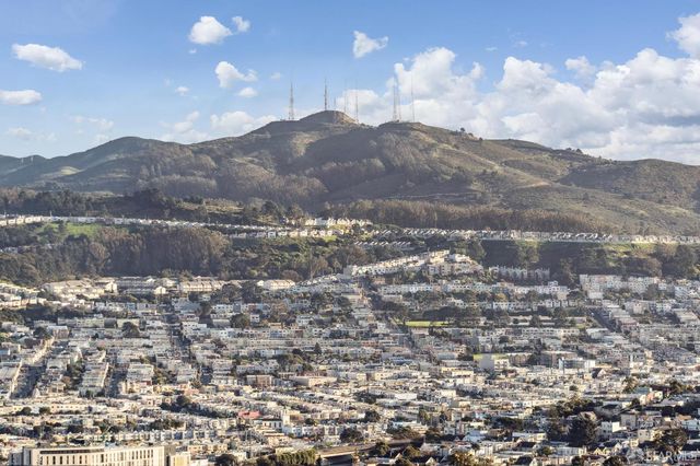 221 Cresta Vista Drive, San Francisco, CA 94127