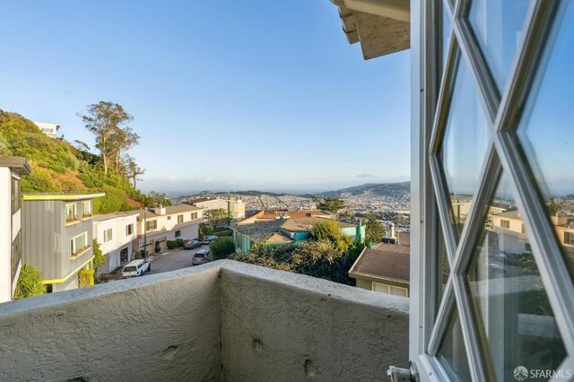 221 Cresta Vista Drive, San Francisco, CA 94127
