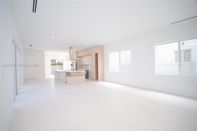 10381 NW 67th Terrace, Doral, FL 33178