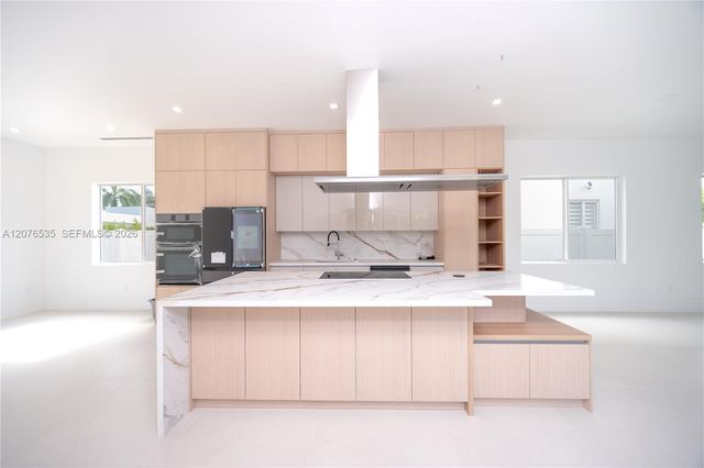 10381 NW 67th Terrace, Doral, FL 33178