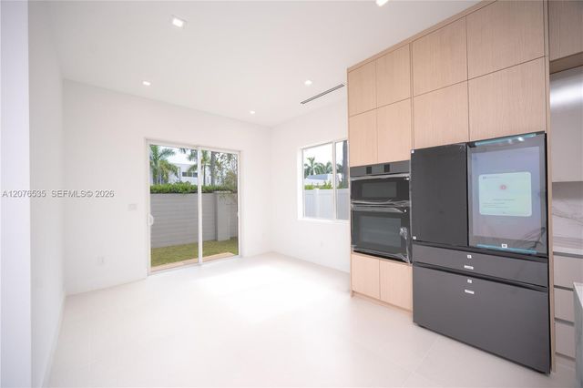 10381 NW 67th Terrace, Doral, FL 33178