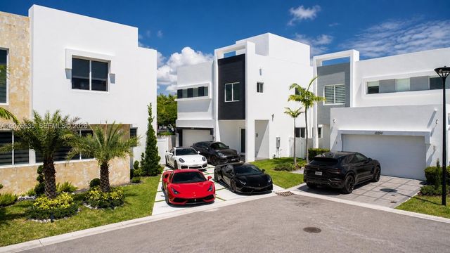 10381 NW 67th Terrace, Doral, FL 33178