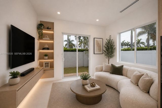 10381 NW 67th Terrace, Doral, FL 33178