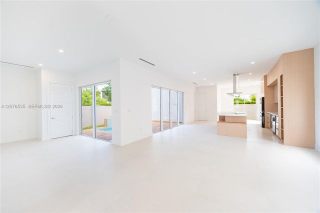 10381 NW 67th Terrace, Doral, FL 33178