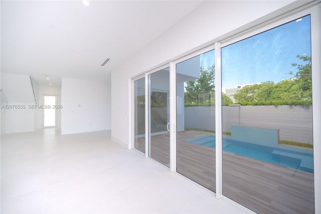10381 NW 67th Terrace, Doral, FL 33178