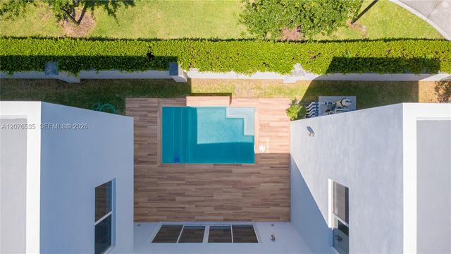 10381 NW 67th Terrace, Doral, FL 33178