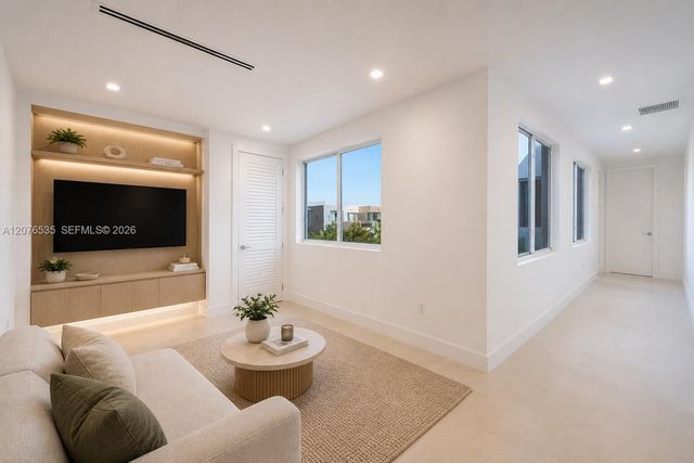 10381 NW 67th Terrace, Doral, FL 33178