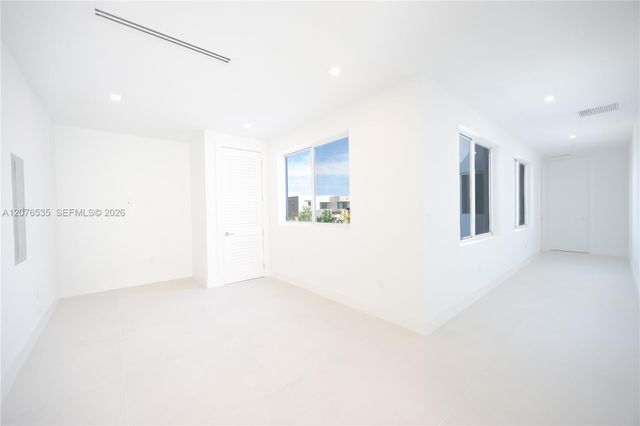 10381 NW 67th Terrace, Doral, FL 33178