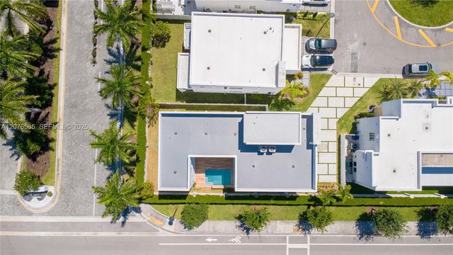 10381 NW 67th Terrace, Doral, FL 33178