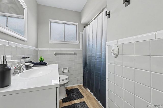 24936 Elmira, Redford, MI 48239