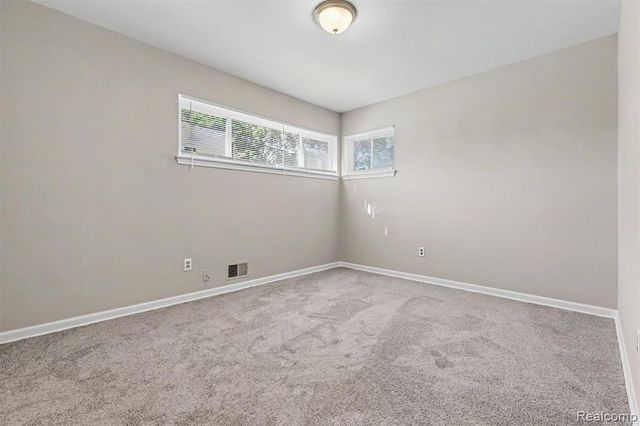 24936 Elmira, Redford, MI 48239