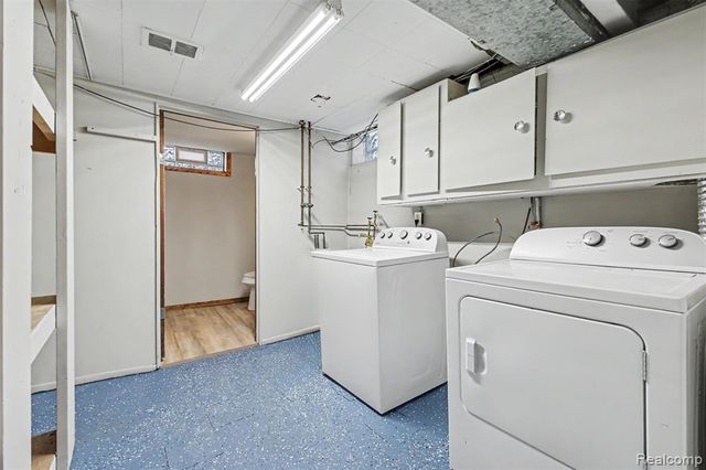 24936 Elmira, Redford, MI 48239