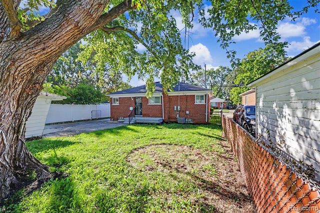 24936 Elmira, Redford, MI 48239