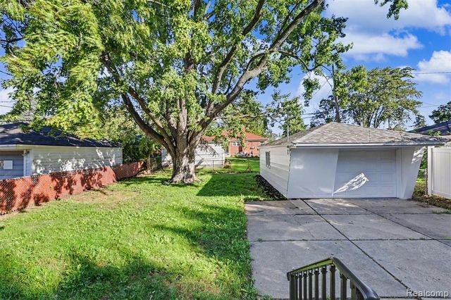 24936 Elmira, Redford, MI 48239