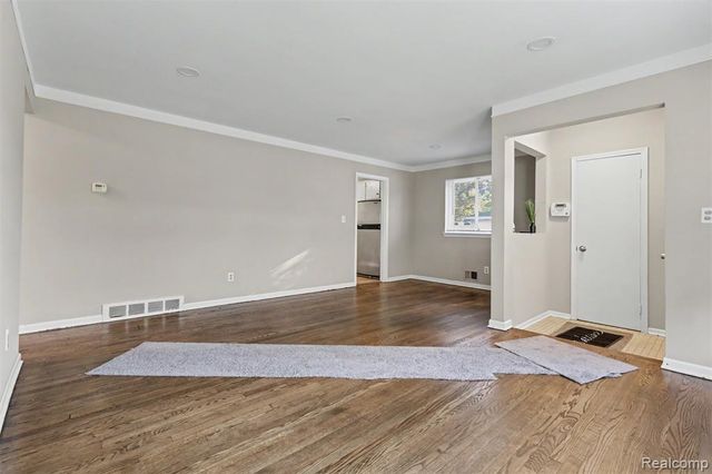 24936 Elmira, Redford, MI 48239