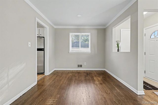 24936 Elmira, Redford, MI 48239