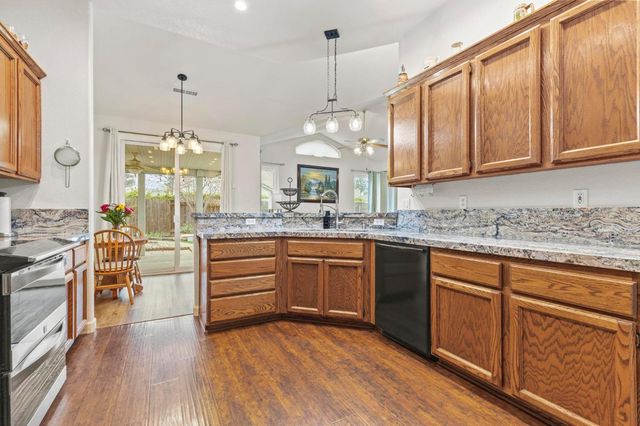 1090 Portola Valley Rd, Yuba City, CA 95993