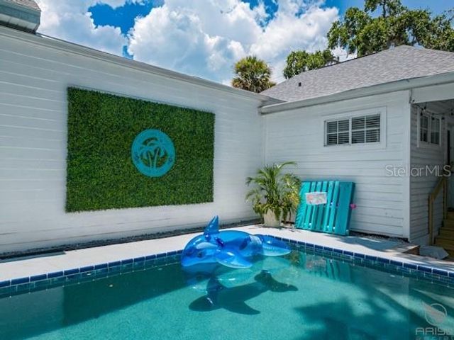 301 LIVE OAK STREET, New Smyrna Beach, FL 32168