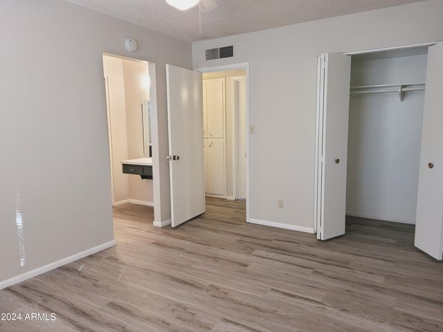 8425 E Crestwood Way, Scottsdale, AZ 85250